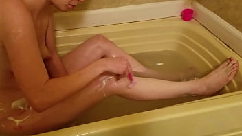 Shaving Legs Amateur Voyeur thumbnail