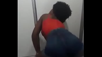 Julia azevedo que preta é essa