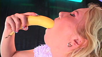 Banana split cream blonde ballerina squirts & deepthroats
