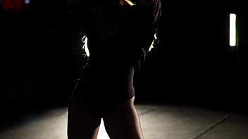 A hot girl's twerking dancing waiting for a sexy man don't miss