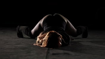 A hot girl's twerking dancing waiting for a sexy man don't miss