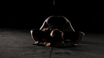 A hot girl's twerking dancing waiting for a sexy man don't miss