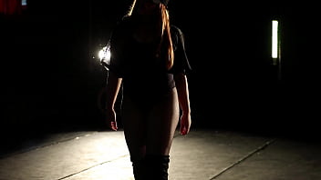 A hot girl's twerking dancing waiting for a sexy man don't miss