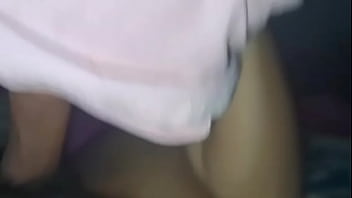 No quiere que le vean cuando mama