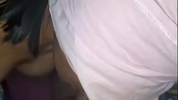 No quiere que le vean cuando mama