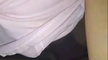 No quiere que le vean cuando mama