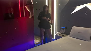 Meia arrastão e fodi a vagabunda e amei os pezinhos