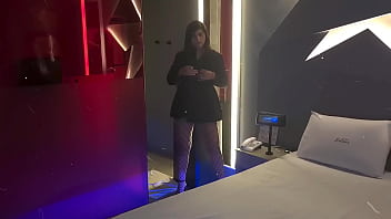 Meia arrastão e fodi a vagabunda e amei os pezinhos