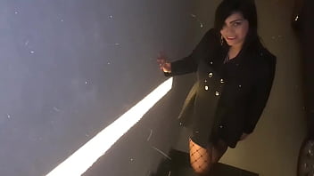 Meia arrastão e fodi a vagabunda e amei os pezinhos