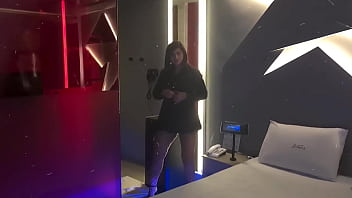 Meia arrastão e fodi a vagabunda e amei os pezinhos