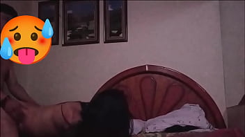 Hago el amor con uno de mis suscriptores que era chibolo y duro mas de 50 minutos y me dejo bien cachada