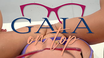 372 milf pissing drink