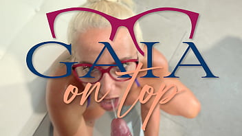 372 milf pissing drink