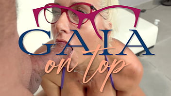 372 milf pissing drink