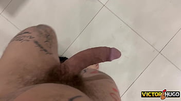 Loira peituda acordou chupando pica e fodeu a noite toda com seu marido tatuado part 1