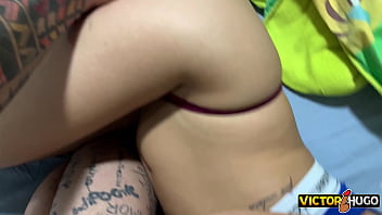 Loira peituda acordou chupando pica e fodeu a noite toda com seu marido tatuado part 1