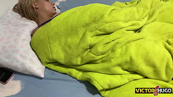 Loira peituda acordou chupando pica e fodeu a noite toda com seu marido tatuado part 1