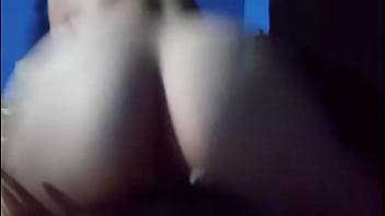 Ella Me Salta Con Su Culo Blanco thumbnail