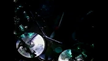 Ruivo gostoso tocando guitarra