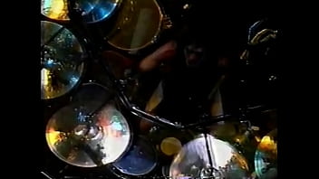 Ruivo gostoso tocando guitarra