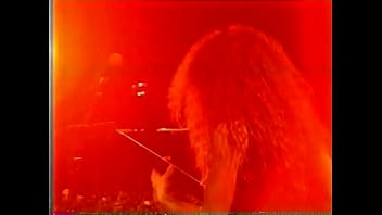 Ruivo gostoso tocando guitarra