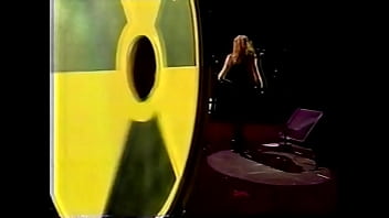 Ruivo gostoso tocando guitarra