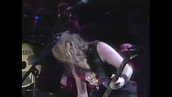 Ruivo Gostoso Tocando Guitarra thumbnail