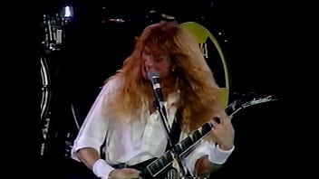 Ruivo gostoso tocando guitarra