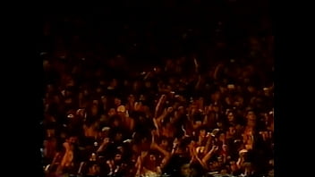 Ruivo gostoso tocando guitarra