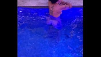 Melissa decassa num motel de luxo em são paulo se diverte na hora do almoço na piscina Melissa decassa num motel de luxo em são paulo se diverte na hora do almoço na piscina