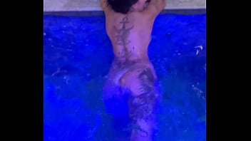 Melissa Decassa Num Motel De Luxo Em São Paulo Se Diverte Na Hora Do Almoço Na Piscina thumbnail