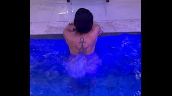 Melissa decassa num motel de luxo em são paulo se diverte na hora do almoço na piscina Melissa decassa num motel de luxo em são paulo se diverte na hora do almoço na piscina