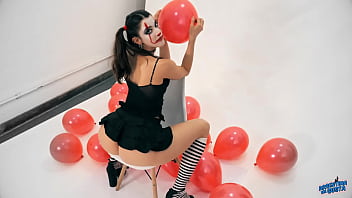 Amazing ass sexiest pennywise ever arriving late for halloween