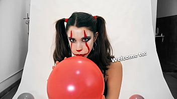 Amazing ass sexiest pennywise ever arriving late for halloween