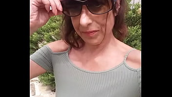 Le bonjour d'une p'tite coquine je vous souhaite une bonne semaine à toutes et