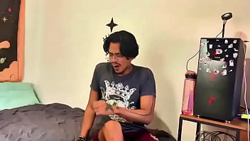 Quando o cara é main yasuo super focado no league of legends mas deixa a namorada sedenta por pica com o amigo