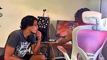 Quando o cara é main yasuo super focado no league of legends mas deixa a namorada sedenta por pica com o amigo