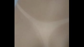 Bem gulosa engolindo toda a piroka do maridão no banheiro do hotel e depois ele fodeu minha bucetinha até gozar na minha bunda