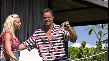 Jennifer love outdoors getting tan with a dick in her box before booty