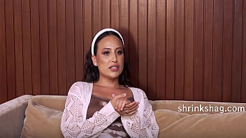 Teen confesses vile urges towards her older therapist he says lets act them out