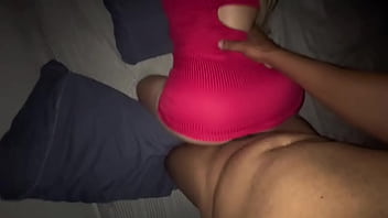 Desejo intenso com uma vizinha casa acaba com um orgasmo intenso