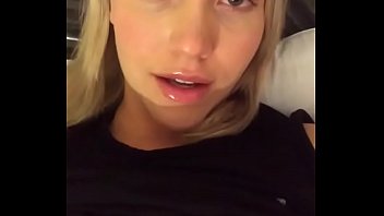 Masturbating vibrator