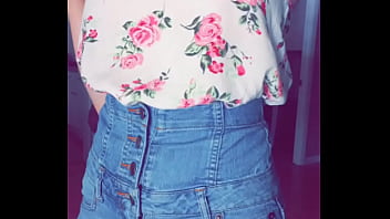 Babe fingers her juicy pussy