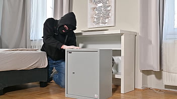 Brunette beauty miami solves robbery with a steamy dp threesome gp3285