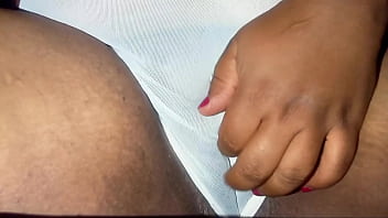 Crente safada da buceta grande gozando gostoso na calcinha branca transparente