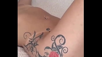 Fodendo com meu pinto de borracha minha amiga