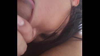 Jovencita mi chupa toda la ponga gruesa