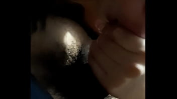 Chica chupando verga