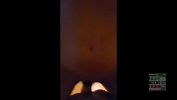 Cole monta hasta que eyacula squirt y luego me lame los huevos hasta que me corro