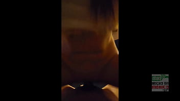 Cole monta hasta que eyacula squirt y luego me lame los huevos hasta que me corro